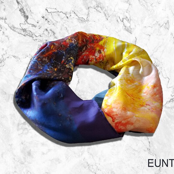 Luxury Euntique 100% Silk Twill Scarf with Hand-Rolled Edges – 90×90 cm Square - Picture 2 of 3